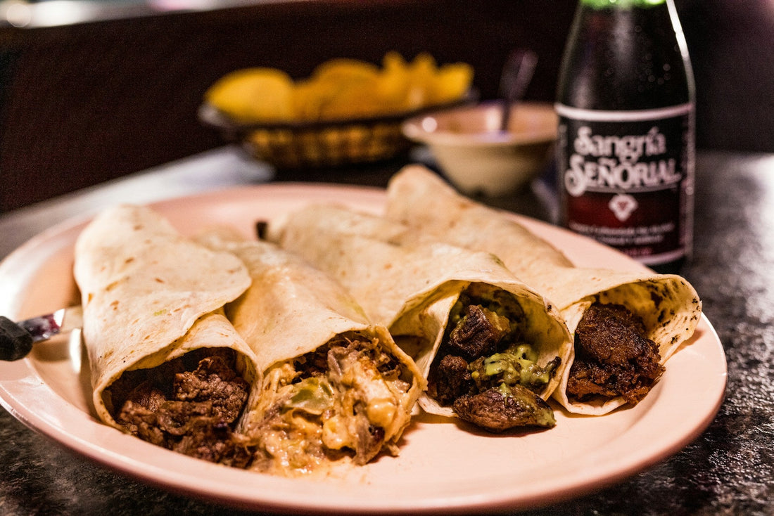 When to Serve Late Night Snacks at Weddings: Timing Tips for a Memorable Celebration