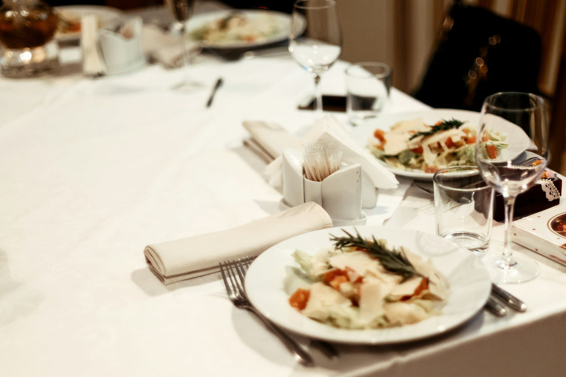 How Many Late Night Snacks for Wedding: A Guide to Satisfying Your Guests' Midnight Cravings